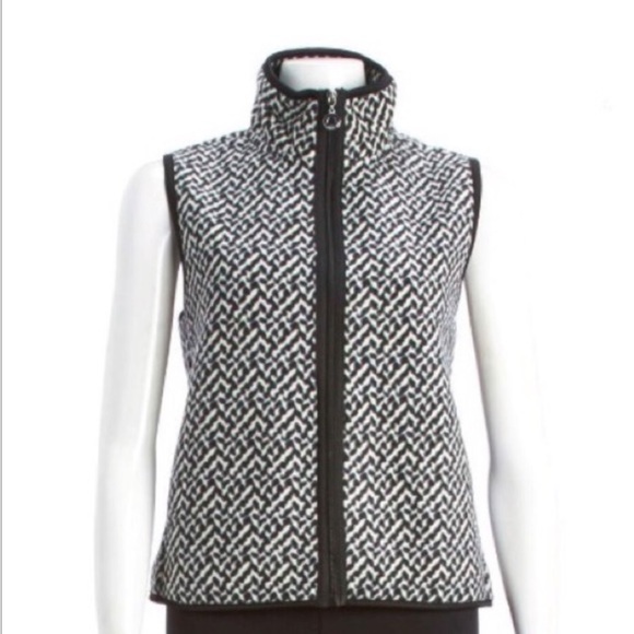 ❤️NWT Sporty and Warm Petite Fleece Vest - Picture 3 of 6